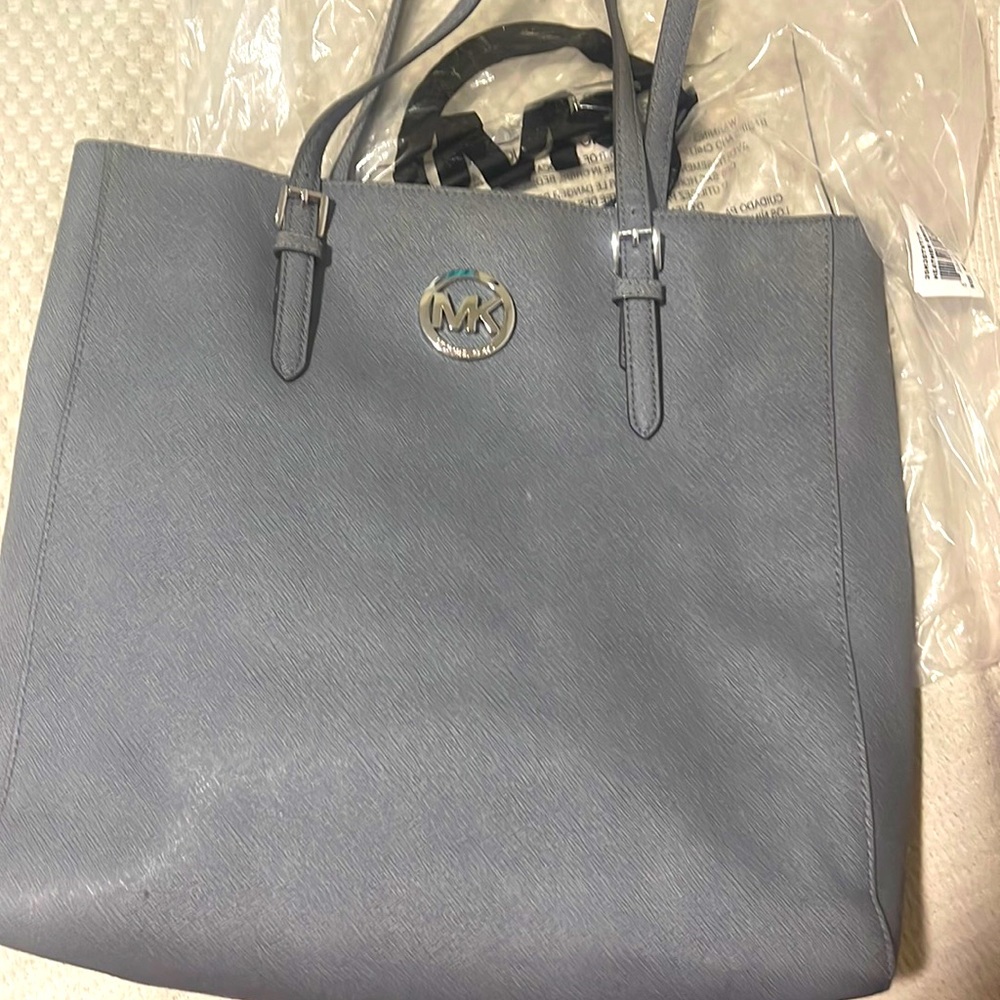 Michale kors grey tote woth silver logo